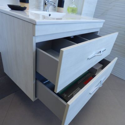 Corals 60 cm moderner hängender Badezimmerschrank. gebleichter Eichenholzeffekt mit Säule - Bild 8