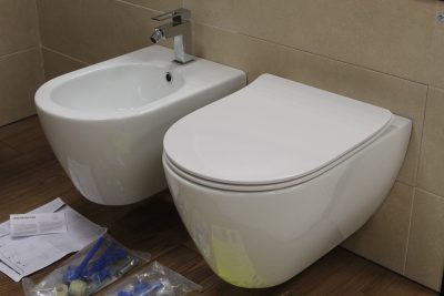 SCARABEO MOON ophængt sanitetsartikler Fremstillet i Italien - WC + Bidet + WC-betræk + monteringssæt inkluderet - billede 9