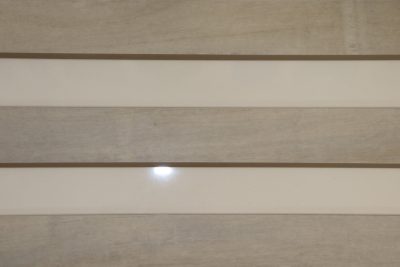 Battiscopa Lignum chiaro in gres puro porcellanato effetto legno chiaro 75 x 6,5 cm. - immagine 5