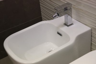 Ett par fyrkantiga sanitetsarmaturer utan kant Domus Faleri - Första val CERTIFIERAD © - bild 6