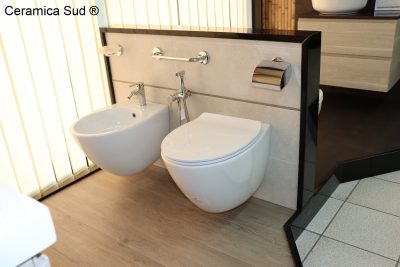 Groot Italiaans hangend sanitair 52 cm. Randloos Domus Falerii - Toilet + Bidet + Toiletdeksel + bevestigingsset - afbeelding 3