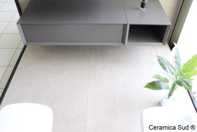 Piastrelle maxi formato rivestimento moderno di ambienti bagno effetto cemento grigio - immagine 11