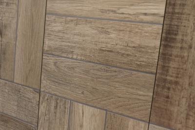 Pavimento per esterno effetto parquet geometrie ad incastro rovere antiscivolo - immagine 12