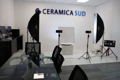 Pavimento effetto pietra Gres Porcellanato bianco/grigio stonalizzato riflessi argento nichel 90 cm. - immagine 8