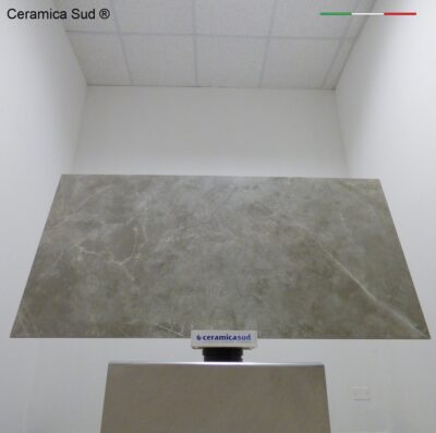 Pavimento moderno grande formato maxi lastra effetto marmo grigio / verde 152 x 75 cm.