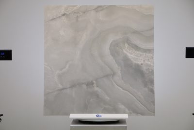 LAGER Sidste meter Vægbeklædning i Grå Onyx effekt porcelæn stentøj 120 x 120 cm. - billede 3
