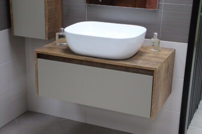 Erbjudande MOON upphängt badrumsskåp med 80 cm pelare. träeffekt - MADE IN ITALY - bild 4