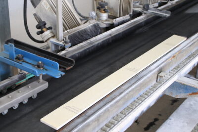 Plinthe blanc absolu FLORIM en grès cérame pleine masse mat 150 cm. x hauteur 6 cm. - image 15