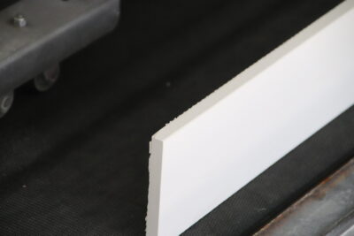 Plinthe blanc absolu FLORIM en grès cérame pleine masse mat 150 cm. x hauteur 6 cm. - image 34