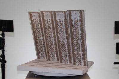 Pavimento da esterno gres porcellanato effetto pietra beige cubetti quadrati geometrici 60 x 15 cm. - immagine 17