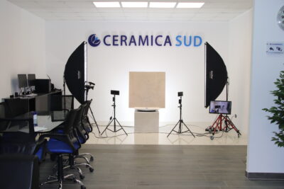 Rivestimento effetto tufo etrusco da esterno  90 x 90 cm. gres porcellanato - immagine 3