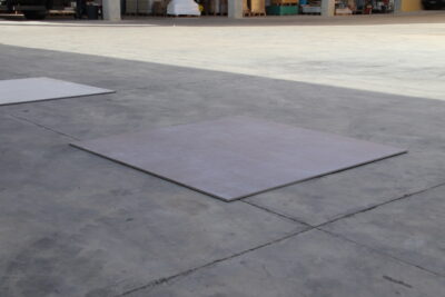 Gespatelde grijze betoneffectvloer 120 x 120 cm. in porselein-steengoed - afbeelding 7