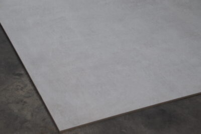 Lichtwitte vloer met harseffect 120 x 120 cm. in porselein-steengoed - afbeelding 5