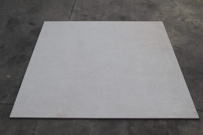 Lichtwitte vloer met harseffect 120 x 120 cm. in porselein-steengoed - afbeelding 3
