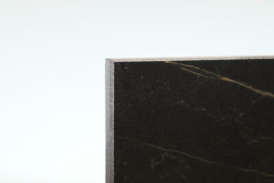 Pavimento e rivestimento nero dorato Sahara noir Effetto marmo in gres porcellanato 120 x 120 cm. - immagine 16