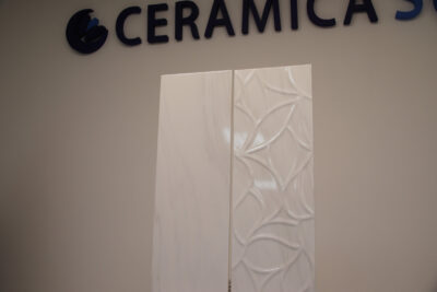 Rivestimento bagno foglia rilievo bianco lucido 3D lucido contemporaneo Made In Italy 33,3 x 100 cm. - immagine 6
