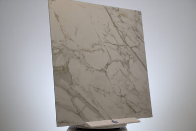 Pavimento Monocibec da interno gres porcellanato effetto marmo statuario Gold lappato 120 x 120 cm. - immagine 11