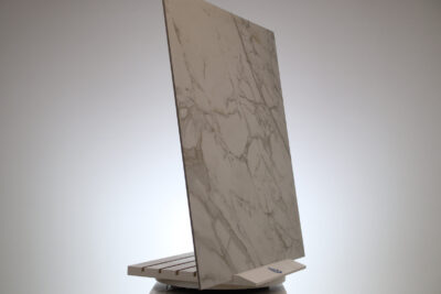 Pavimento Monocibec da interno gres porcellanato effetto marmo statuario Gold lappato 120 x 120 cm. - immagine 13