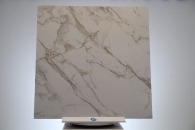 Monocibec indvendigt porcelænsstentøjsgulv med hvid statuer marmoreffekt og 3D-relieffer 120 x 120 cm. - billede 26