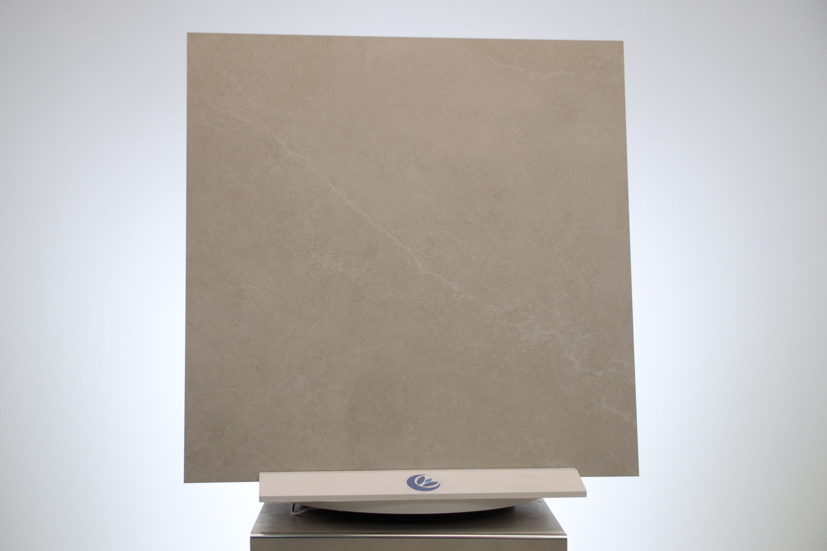 Rivestimento quadrato venatura colore bianco effetto pietra gres porcellanato 90 x 90 cm. - immagine 9