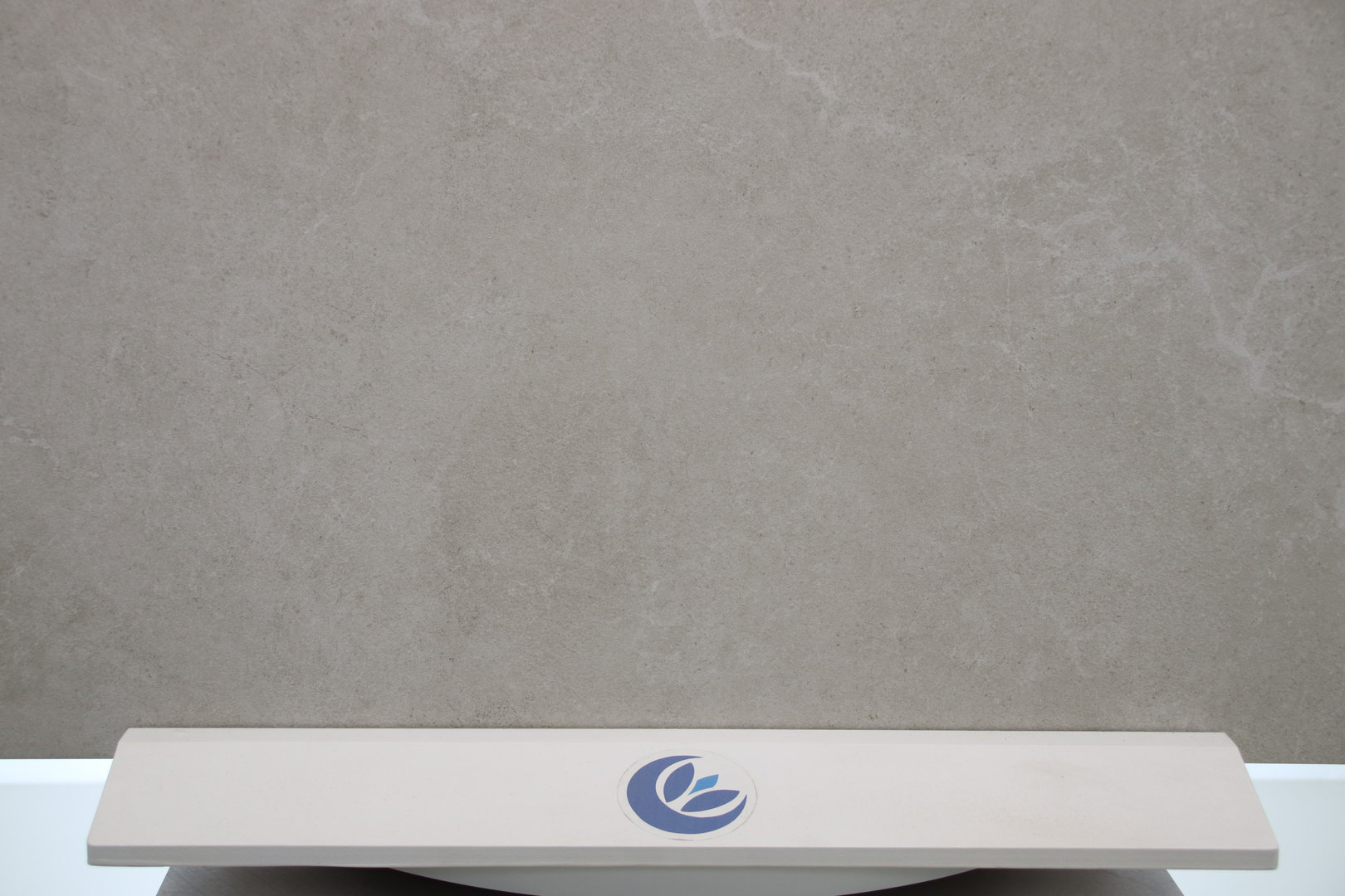 Rivestimento quadrato venatura colore bianco effetto pietra gres porcellanato 90 x 90 cm. - immagine 10