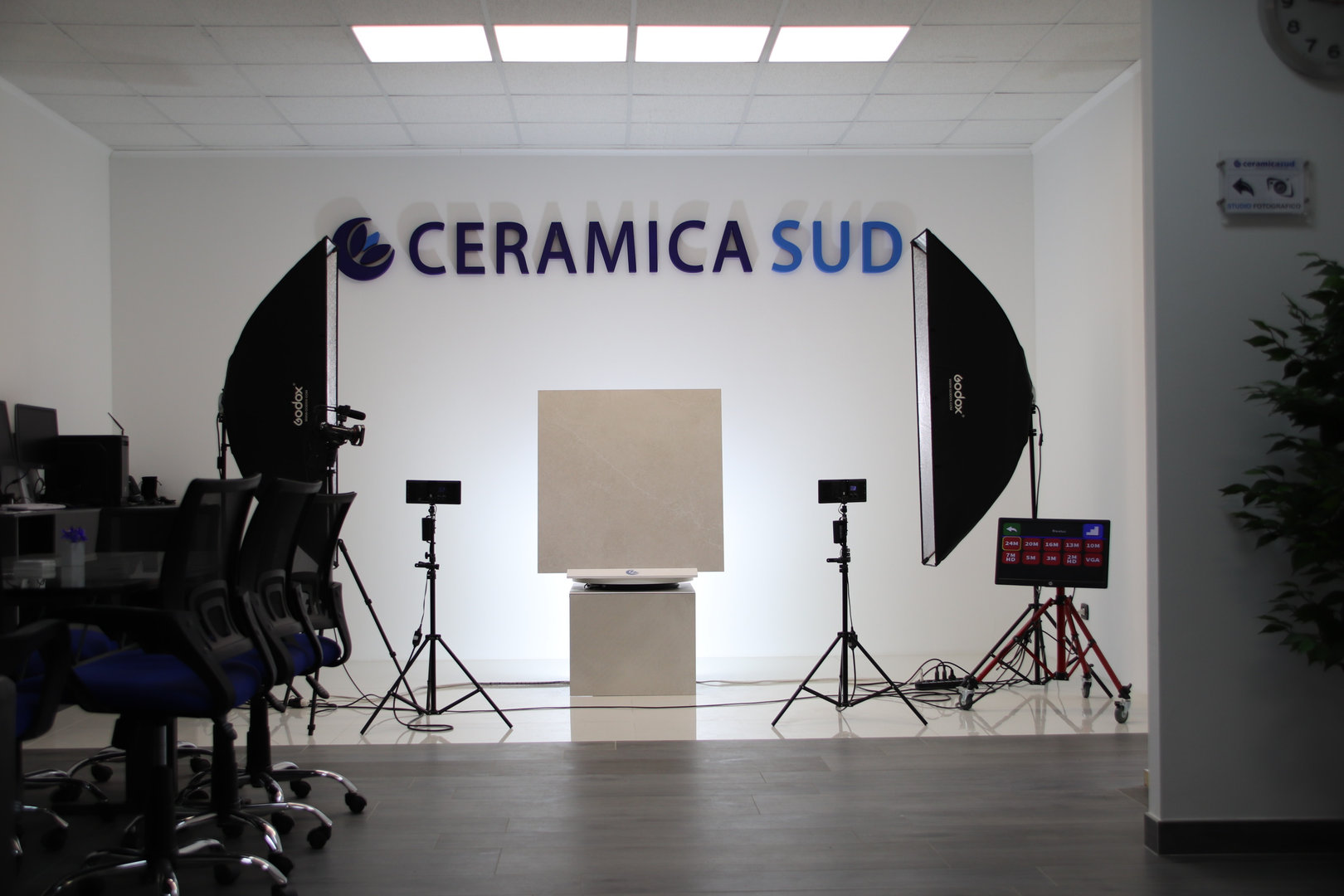 Rivestimento quadrato venatura colore bianco effetto pietra gres porcellanato 90 x 90 cm. - immagine 19