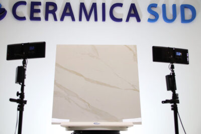 Stock pavimento online calacatta oro statuario gres porcellanato lucido a specchio 80 x 80 cm. - immagine 4
