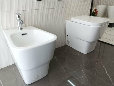 Paar quadratische, wandbündige Sanitärarmaturen ohne Rand Domus Falerii – ANTI-VERGELBENDE Emaille – Bild 3