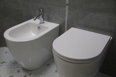 Wandbündige Sanitärkeramik Serie GALASSIA DREAM Toilette + Bidet + SoftClose-Sitz – ANTI-GELBENDE Emaille – Bild 3