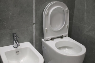Wandbündige Sanitärkeramik Serie GALASSIA DREAM Toilette + Bidet + SoftClose-Sitz – ANTI-GELBENDE Emaille – Bild 6