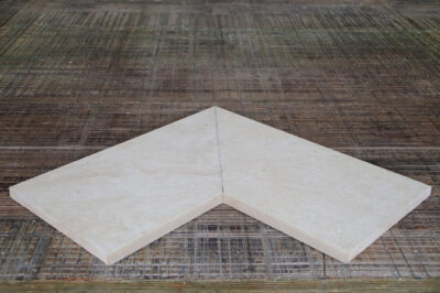 Angolo bordo piscina effetto pietra naturale gres porcellanato resistente al sale spessore 2 cm. - immagine 3