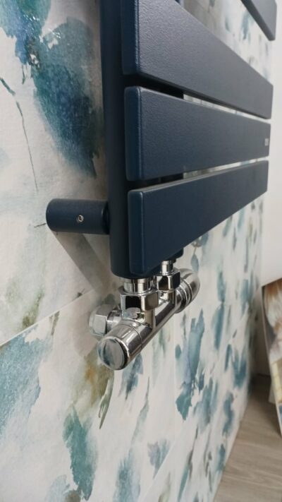 CORDIVARI TRIPLA verniciatura ANTIRUGGINE - Termoarredo Kelly New Flat F37 denim blue 129 x 50 cm. - immagine 5