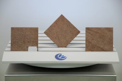 Pavimento e rivestimento effetto quarzite rossa - Gres porcellanato Carrabile antiscivolo 15 x 15 cm - immagine 3