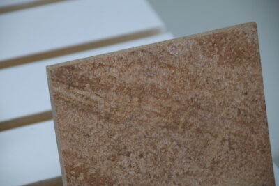 Pavimento e rivestimento effetto quarzite rossa - Gres porcellanato Carrabile antiscivolo 15 x 15 cm - immagine 10