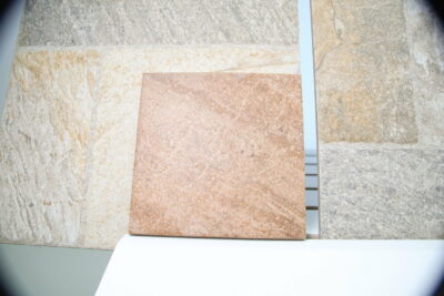 Pavimento e rivestimento effetto quarzite rossa - Gres porcellanato Carrabile antiscivolo 15 x 15 cm - immagine 15