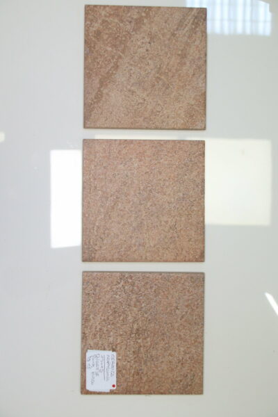 Pavimento e rivestimento effetto quarzite rossa - Gres porcellanato Carrabile antiscivolo 15 x 15 cm - immagine 20