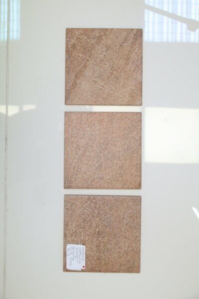 Pavimento e rivestimento effetto quarzite rossa - Gres porcellanato Carrabile antiscivolo 15 x 15 cm - immagine 22