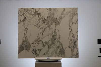 Piastrelle gres maxi lastre Florim Serie Stones 2.0 Arabescato White oniciato 120 x 140 cm. - immagine 5
