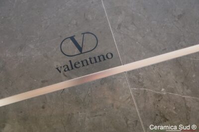 Rivestimento gres porcellanato da interno effetto marmo arabescato grigio lucido 80 x 80 cm. - immagine 9