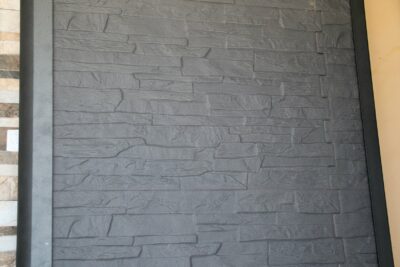 Rivestimento per muri effetto pietra colore nero assoluto listellare 50 x 34 cm. - immagine 4