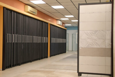 Rivestimento piastrelle bagno design floreali decoro Herberia Maieria Tropical White 25 x 75 cm. - immagine 5