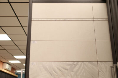 Rivestimento piastrelle bagno design floreali decoro Herberia Maieria Tropical White 25 x 75 cm. - immagine 7
