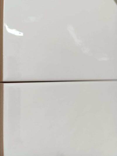 Ultimi 27 Mq. - Piastrella per lavanderia / cucina colorazione bianca Glossy 60 x 20 cm. - immagine 4