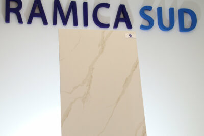 Gulv uden fuge med skinnende guld og guld statuer marmor effekt i porcelæn stentøj 60 x 120 cm. - billede 6