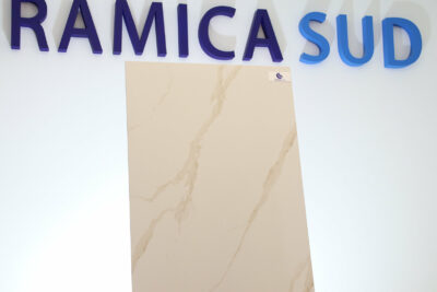 Gulv uden fuge med skinnende guld og guld statuer marmor effekt i porcelæn stentøj 60 x 120 cm. - billede 7