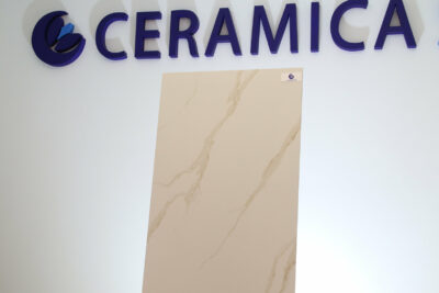 Gulv uden fuge med skinnende guld og guld statuer marmor effekt i porcelæn stentøj 60 x 120 cm. - billede 8