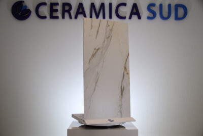 Urlár éifeacht marmair Calacatta ór bán agus earraí cloiche porcelain vein airgid 120 x 60 cm. - íomhá 5