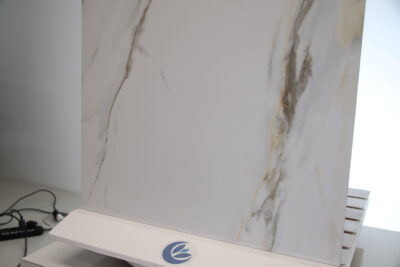 Urlár éifeacht marmair Calacatta ór bán agus earraí cloiche porcelain vein airgid 120 x 60 cm. - íomhá 12