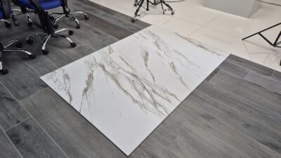 Urlár éifeacht marmair Calacatta ór bán agus earraí cloiche porcelain vein airgid 120 x 60 cm. - íomhá 18