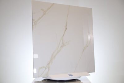 Pavimento effetto marmo lucido bianco venatura gold in Gres porcellanato rettificato 100 x 100 cm. - immagine 6